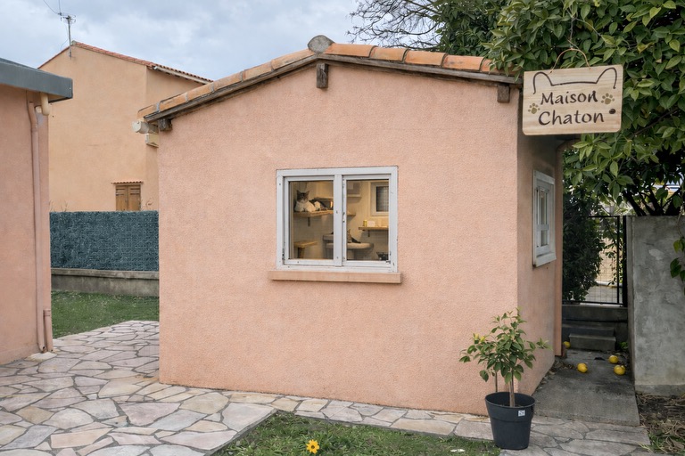 Façade Maison Chaton pension chat Lattes